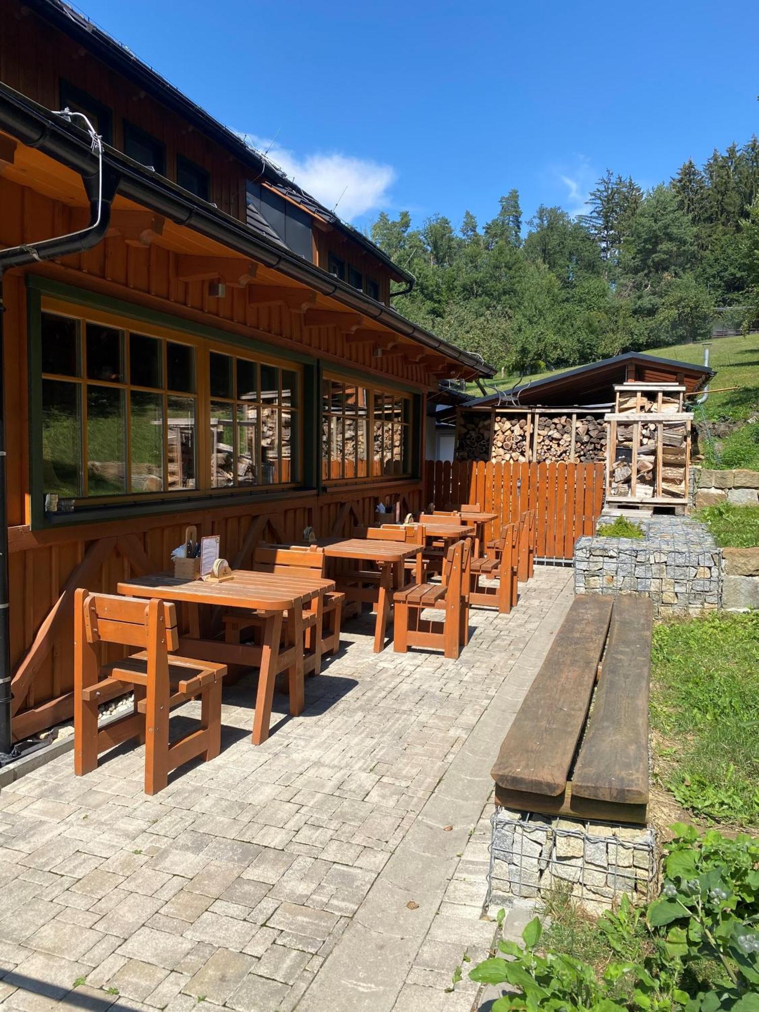 Kamenacka Myslivna Hotel Moravany  Exterior photo